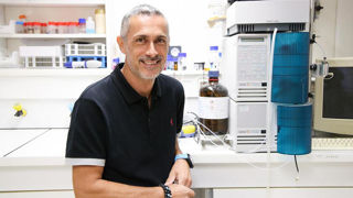 Emmanuel Guillon est professeur de chimie environnementale à l’institut de chimie moléculaire de Reims, unité mixte associée au CNRS. Emmanuel Guillon est professeur de chimie environnementale à l’institut de chimie moléculaire de Reims, unité mixte associée au CNRS.